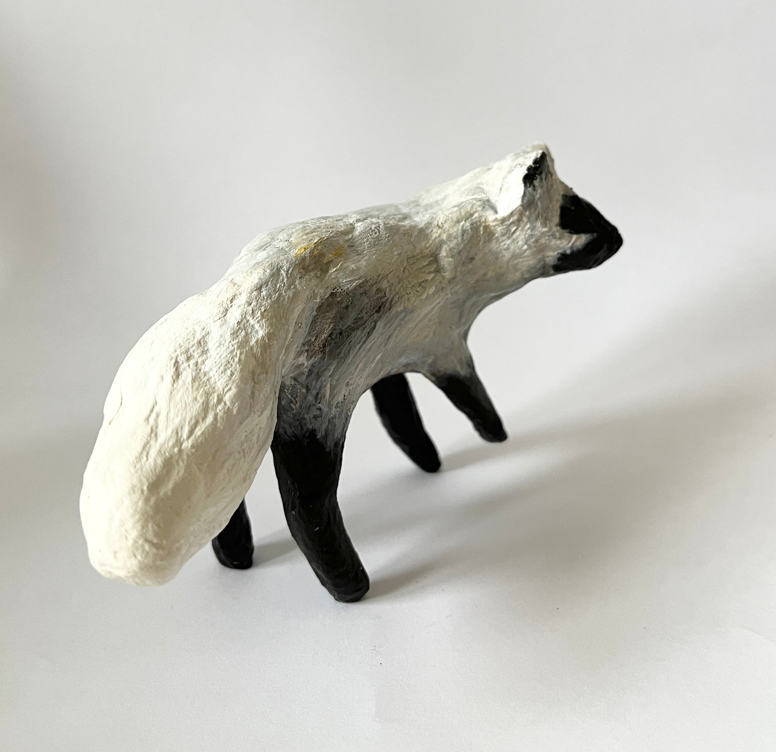 Fjällräv i pälsbyte - papier maché