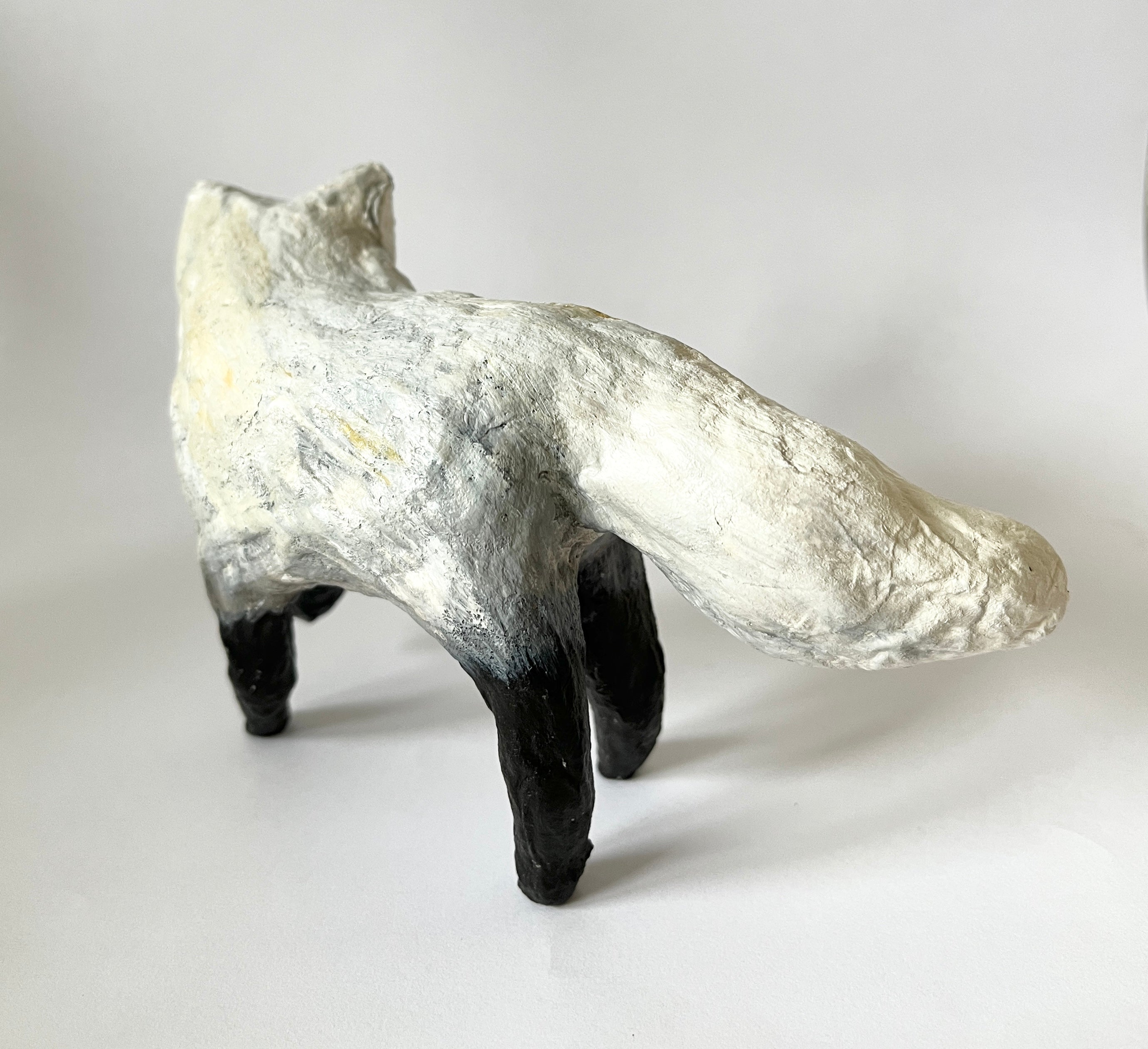 Fjällräv i pälsbyte - papier maché