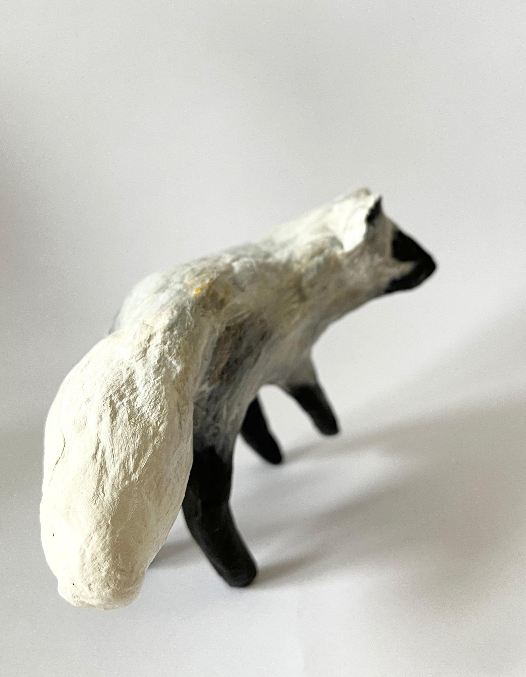 Fjällräv i pälsbyte - papier maché