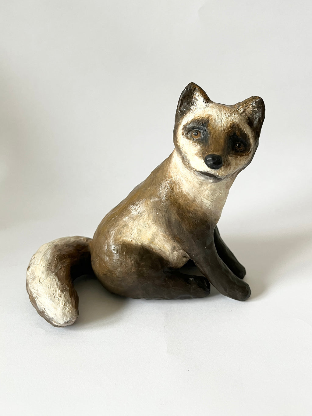 Fjällräv i sommarpäls - papier maché