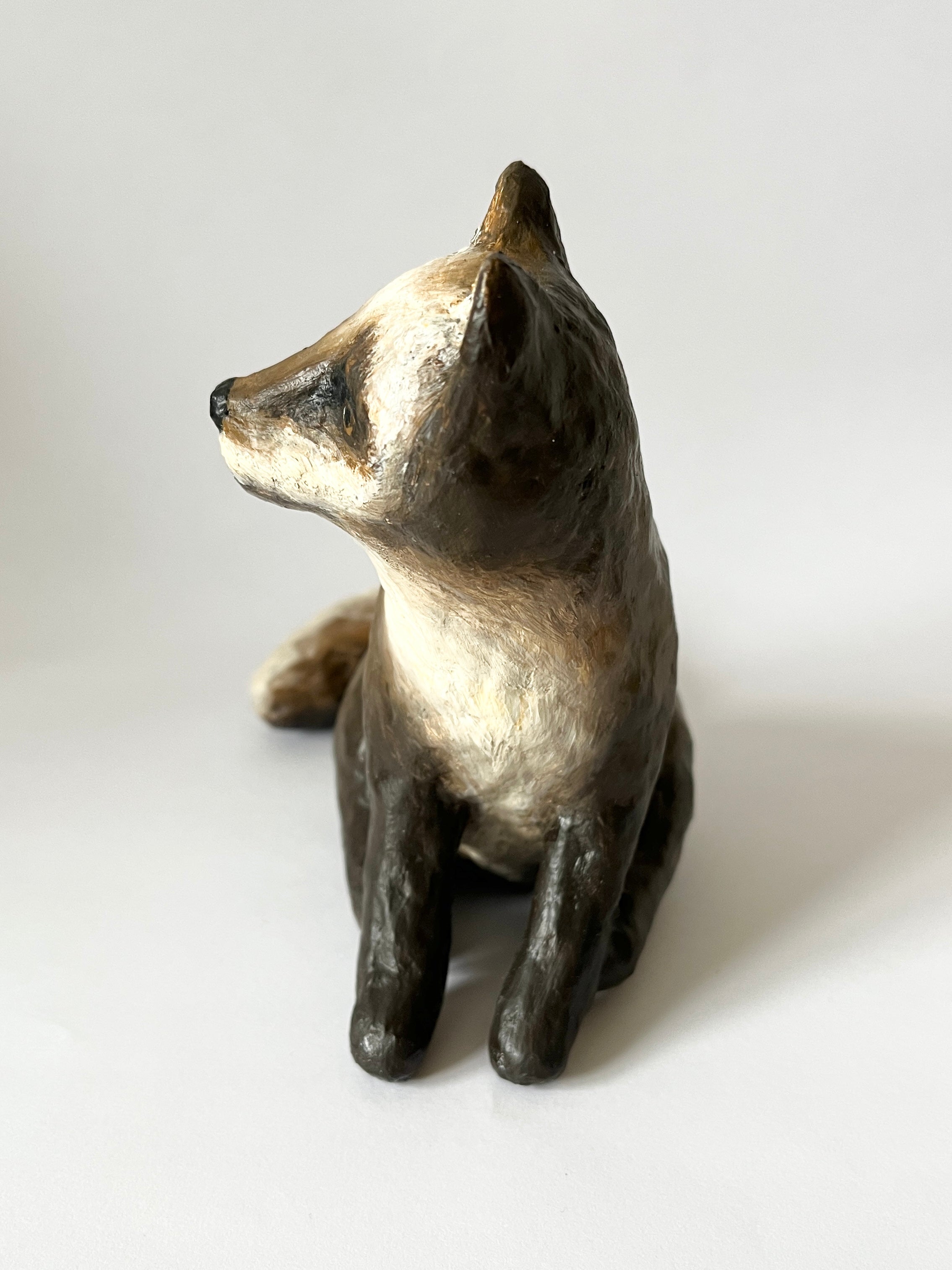 Fjällräv i sommarpäls - papier maché