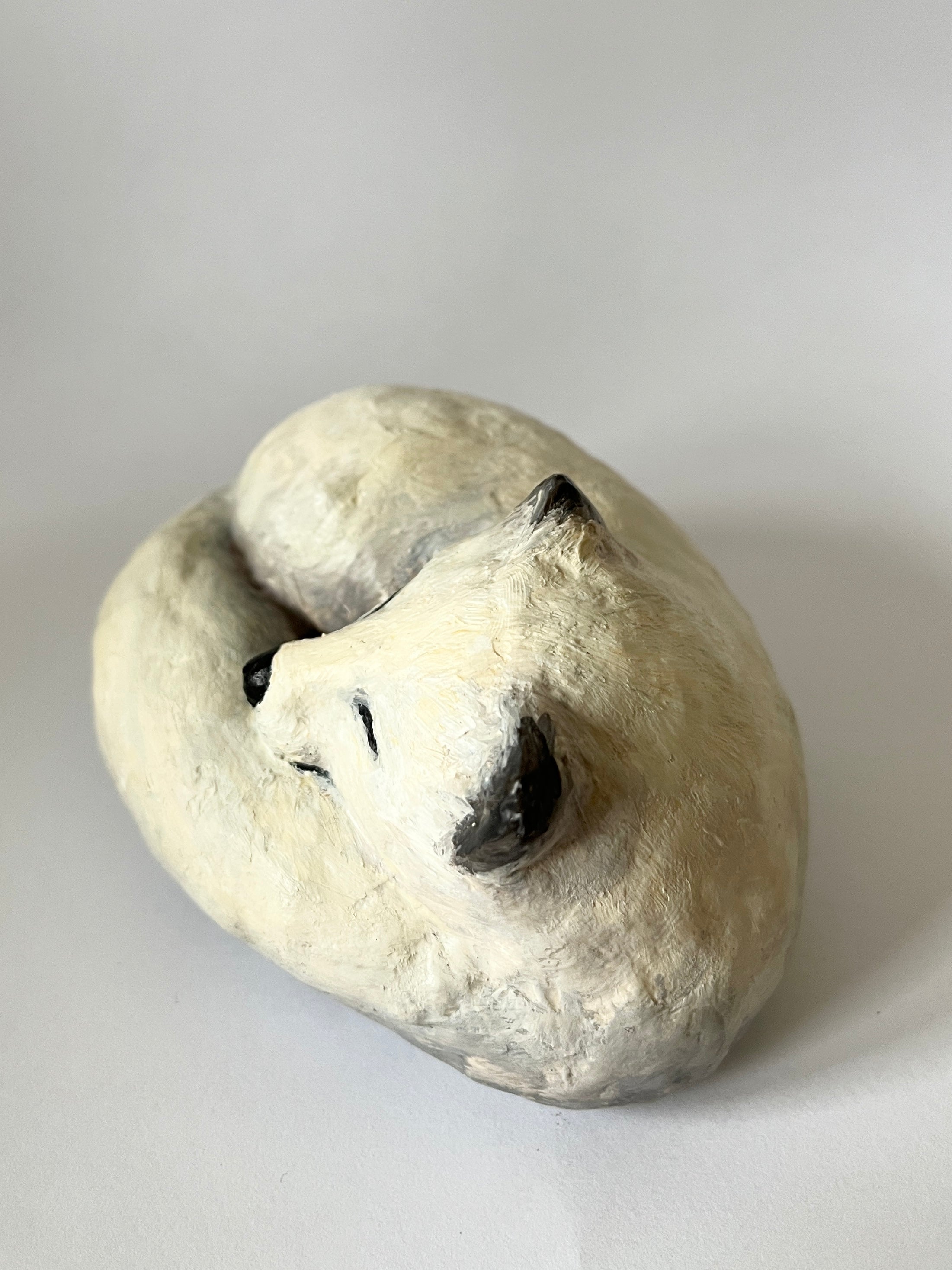 Fjällräv i vinterpäls - papier maché
